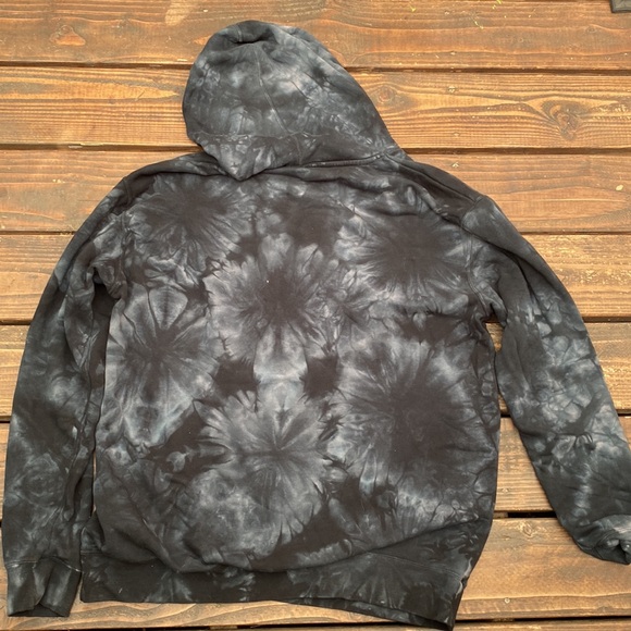 F0ll0w my iG to buy @ig_thrift_store2                In-N-Out hoodie never worn - Picture 2 of 2